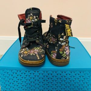 Canvas floral Dr. Martens